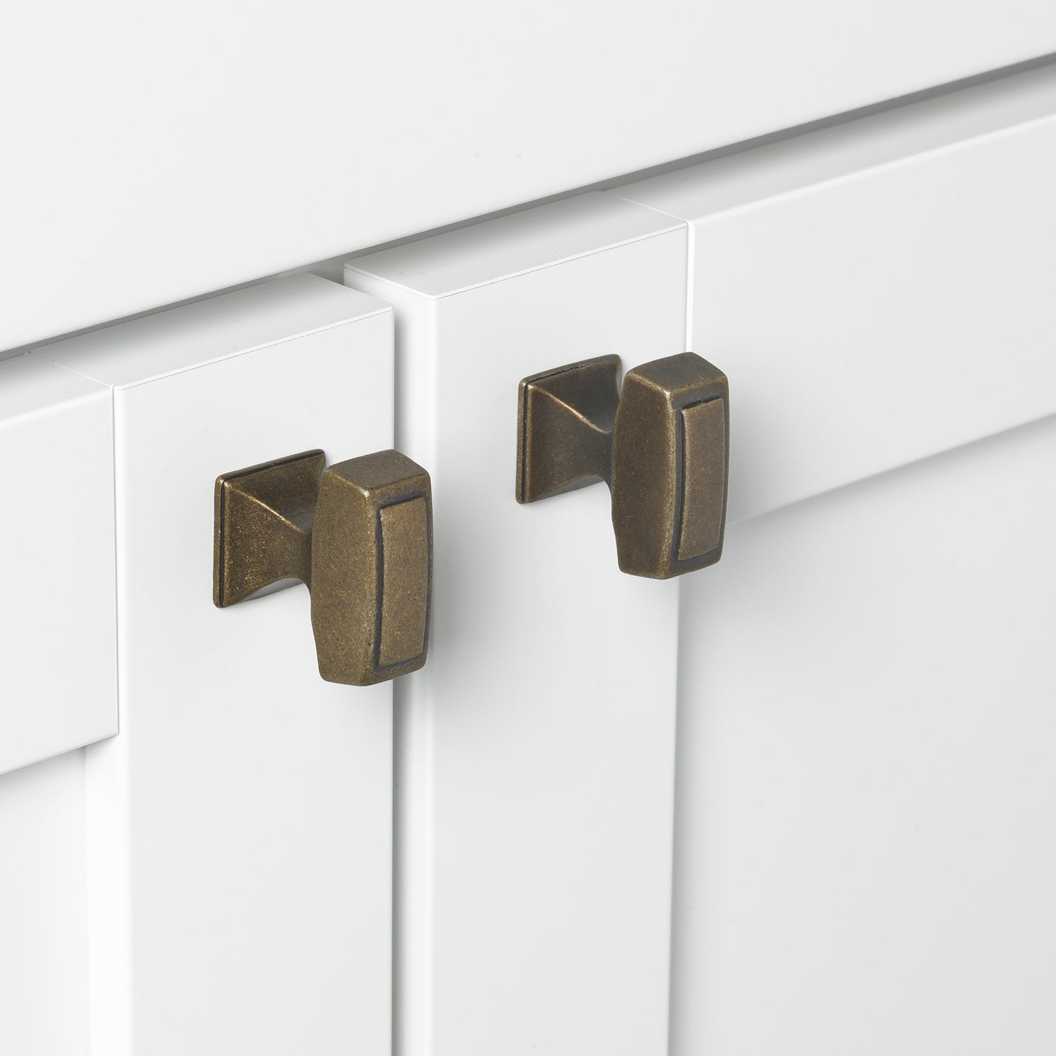 1 1/8" (28.5mm) Transition Rectangle Cabinet Knob