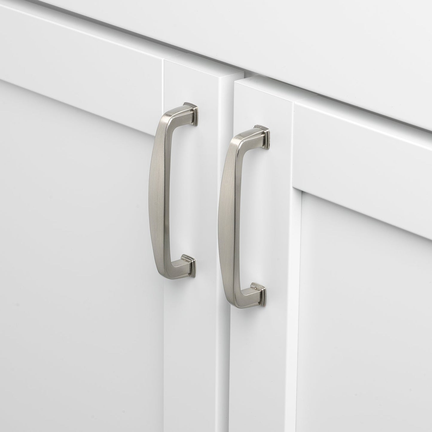 3 3/4" (96mm) Center to Center Transitional Pull Cabinet Handle