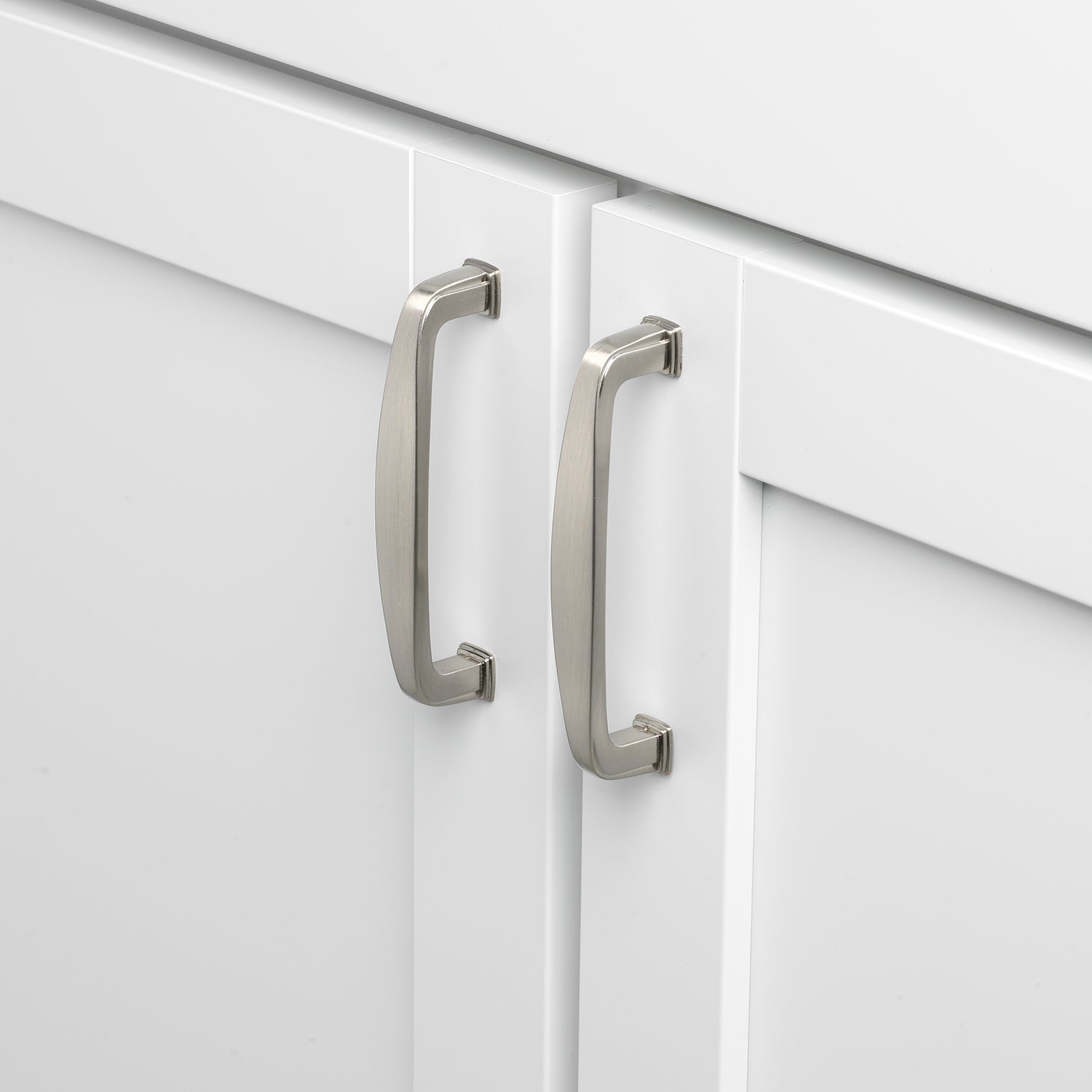 3 3/4" (96mm) Center to Center Transitional Pull Cabinet Handle