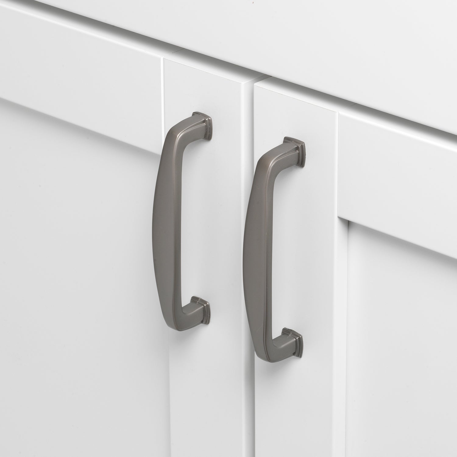 3 3/4" (96mm) Center to Center Transitional Pull Cabinet Handle