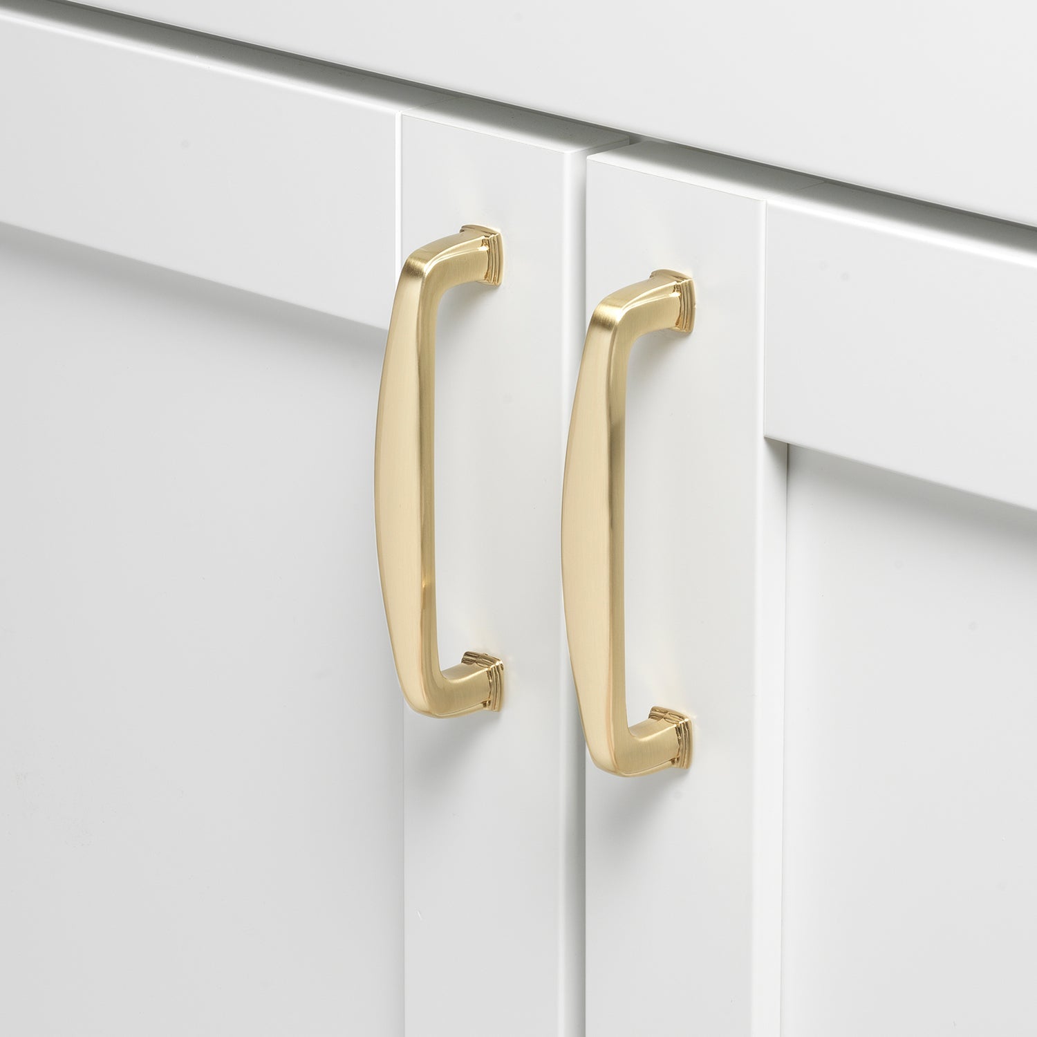 3 3/4" (96mm) Center to Center Transitional Pull Cabinet Handle