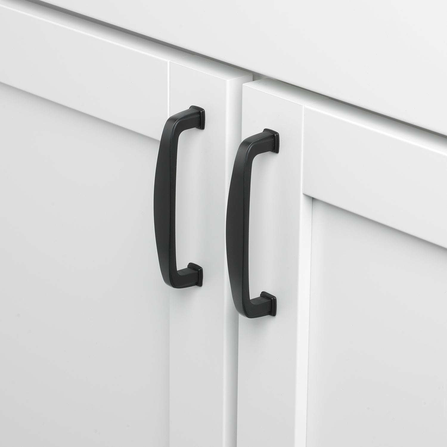 3 3/4" (96mm) Center to Center Transitional Pull Cabinet Handle