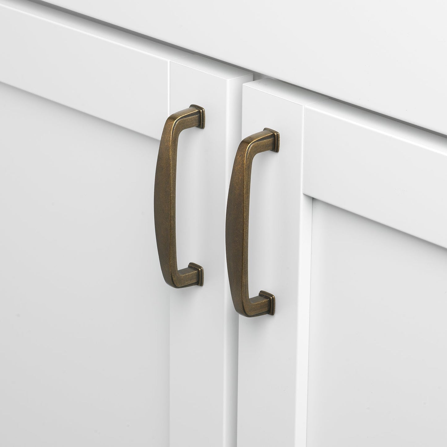 3 3/4" (96mm) Center to Center Transitional Pull Cabinet Handle