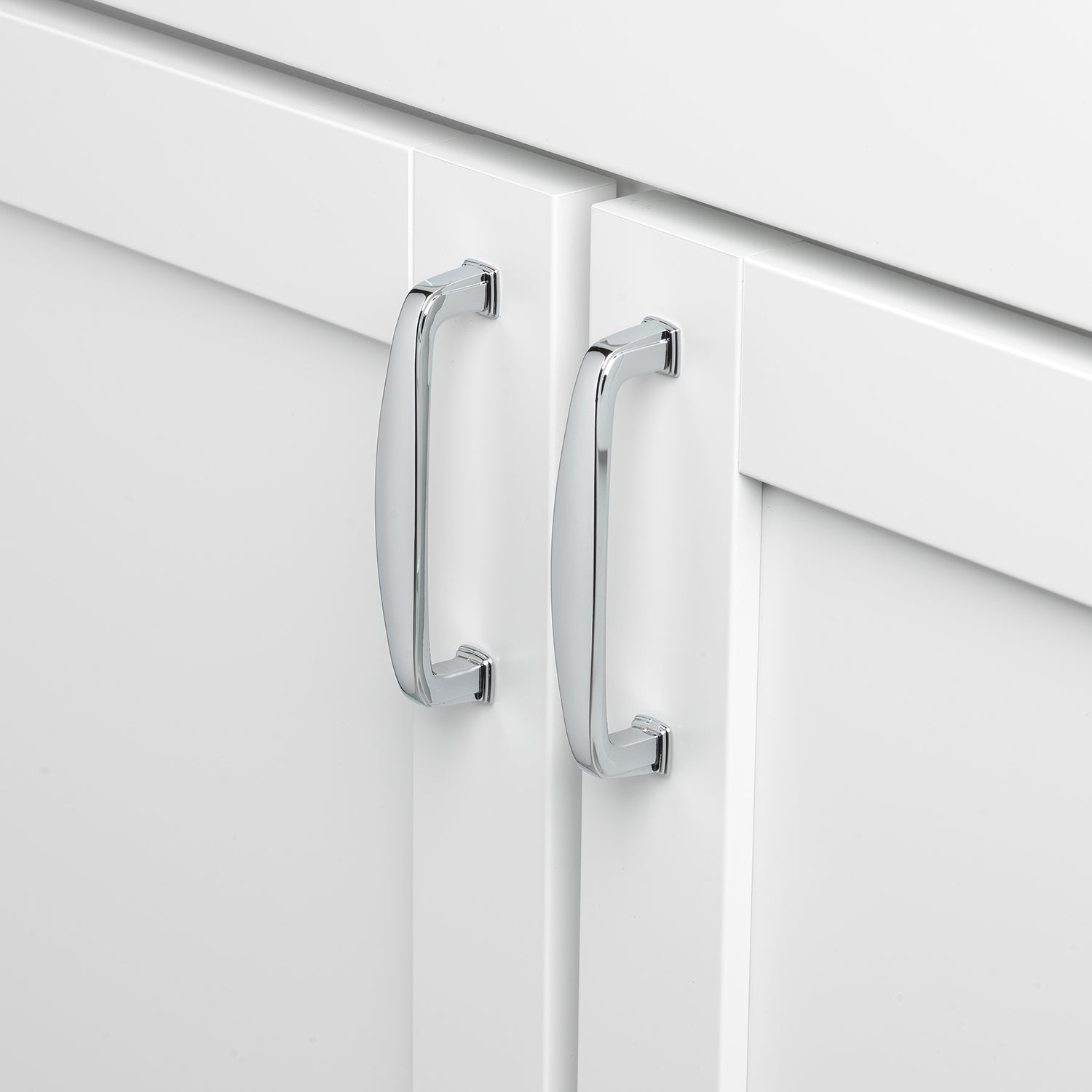 3 3/4" (96mm) Center to Center Transitional Pull Cabinet Handle