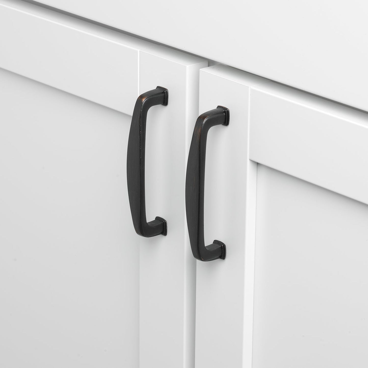 3 3/4" (96mm) Center to Center Transitional Pull Cabinet Handle