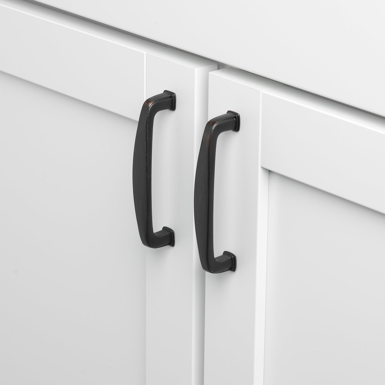 3 3/4" (96mm) Center to Center Transitional Pull Cabinet Handle