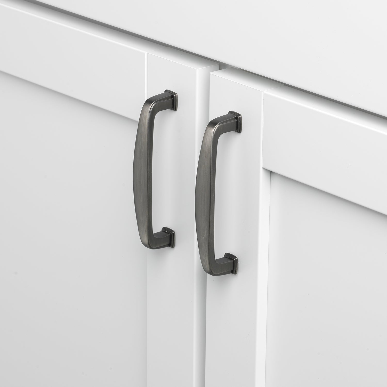 3 3/4" (96mm) Center to Center Transitional Pull Cabinet Handle